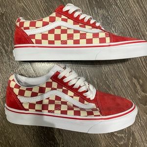 Women’s Size 9. Red and off white checkered low top vans.